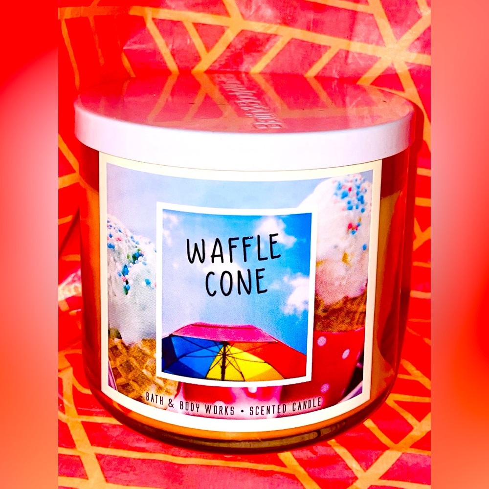 Bath & Body Works Waffle Cone 3 Wick Candle